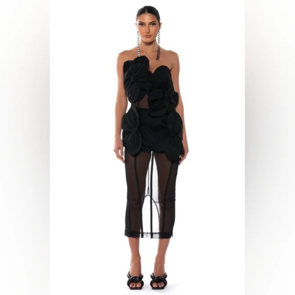 NWT Akira VALENTINA DIMENSIONAL MIDI DRESS IN BLACK, Black, Sz. M - Picture 1 of 14
